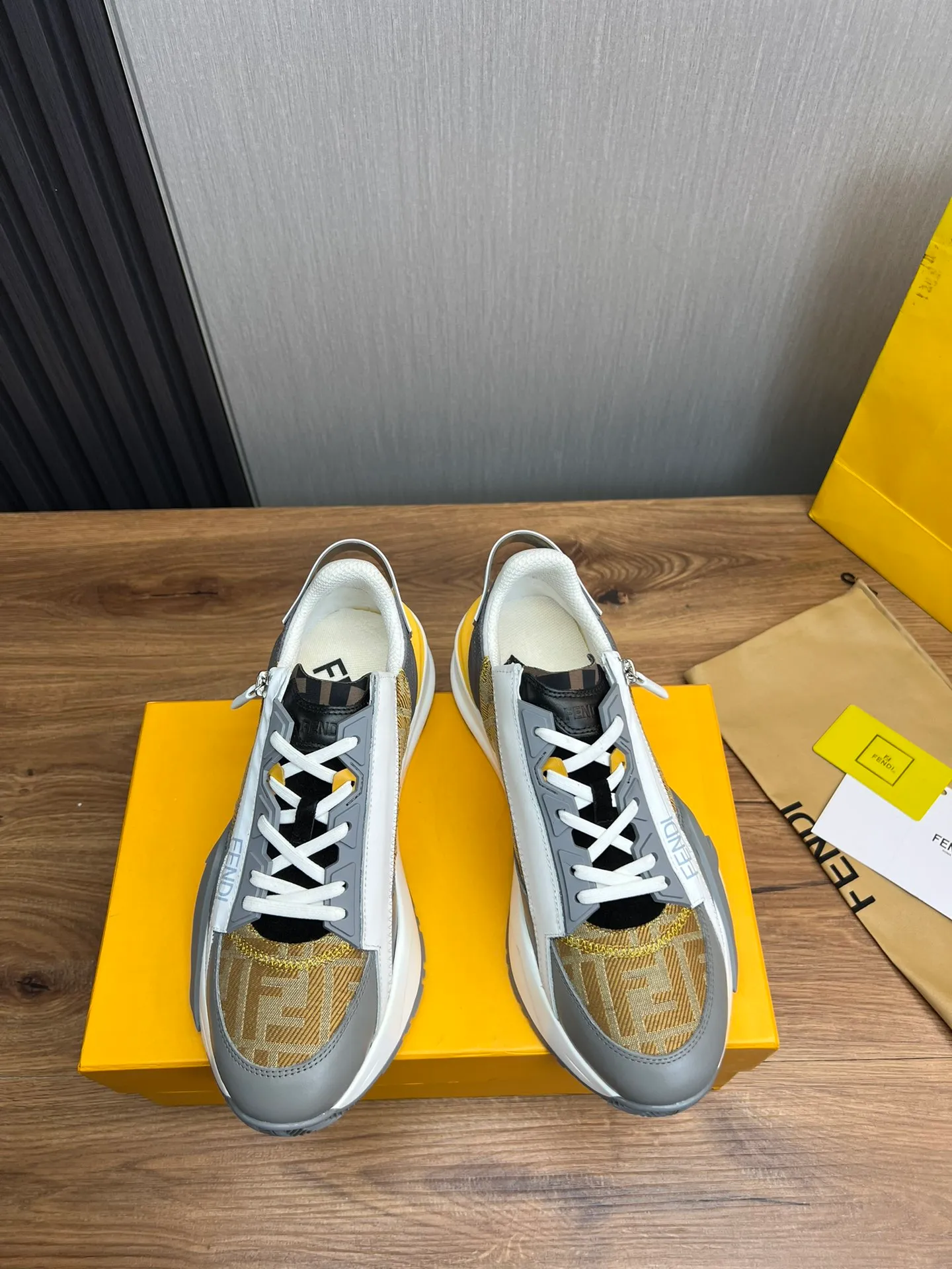 Men's men's shoes💰520💰 Fendi [Fendi] hot style is on the market🔥Fashionable casual men's shoes🔱Made of original brand fly knit fabric. Original cowhide + breathable mesh lining + sheepskin feet. Perfect shape and top quality, you deserve it🔜Original rubber outsole, ultra-light, non-slip and wear-resistant👣 Standard size 38-44